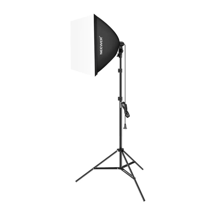 Kit softbox Neewer 700W con 3 lampadine LED e stativi 210 cm Kit softbox Neewer 700W con 3 lampadine LED e stativi 210 cm